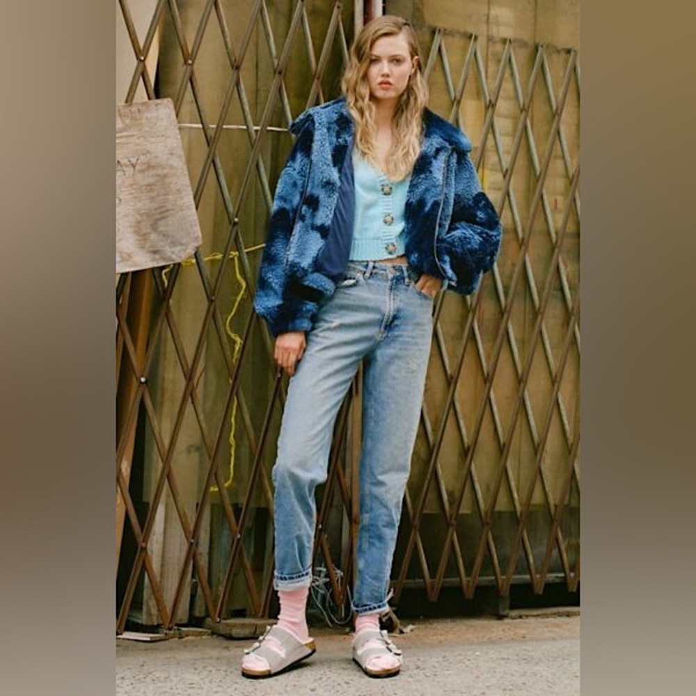 BDG High Waisted Mom Jeans light wash